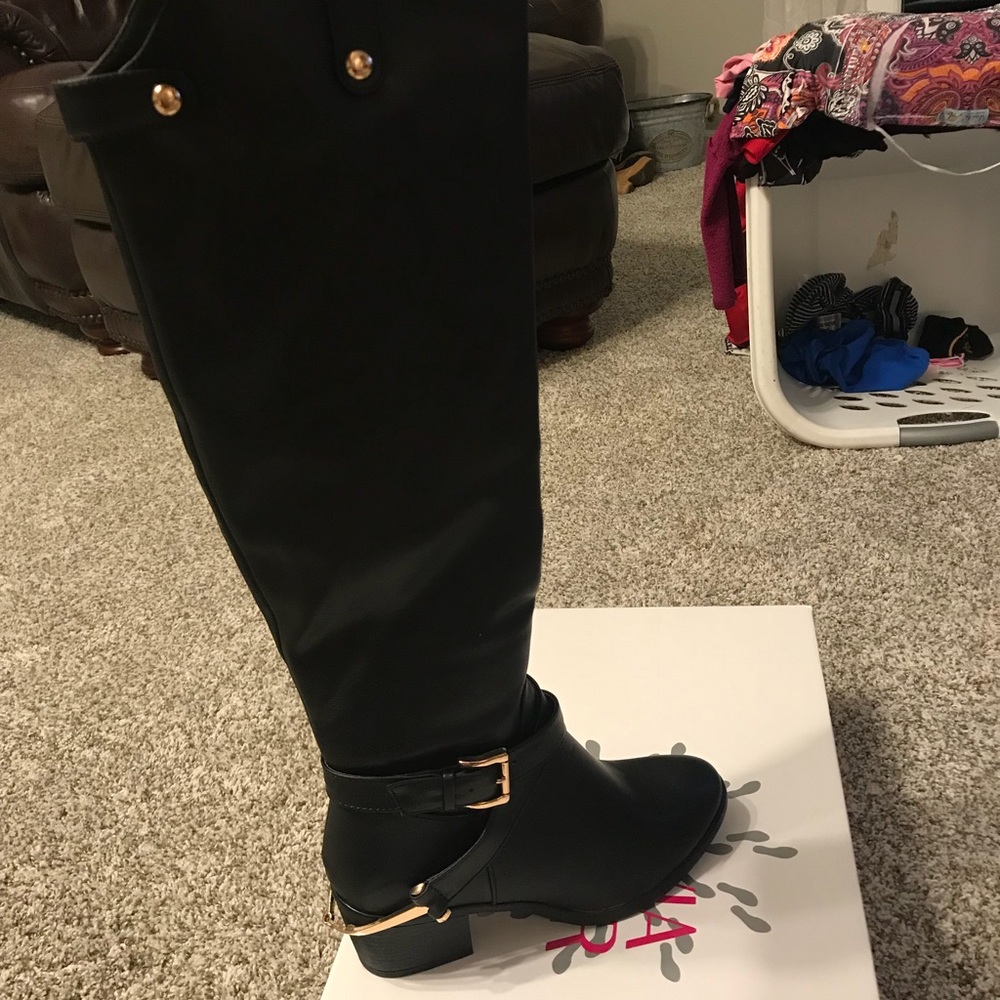 New never worn 7.5 over knee boot